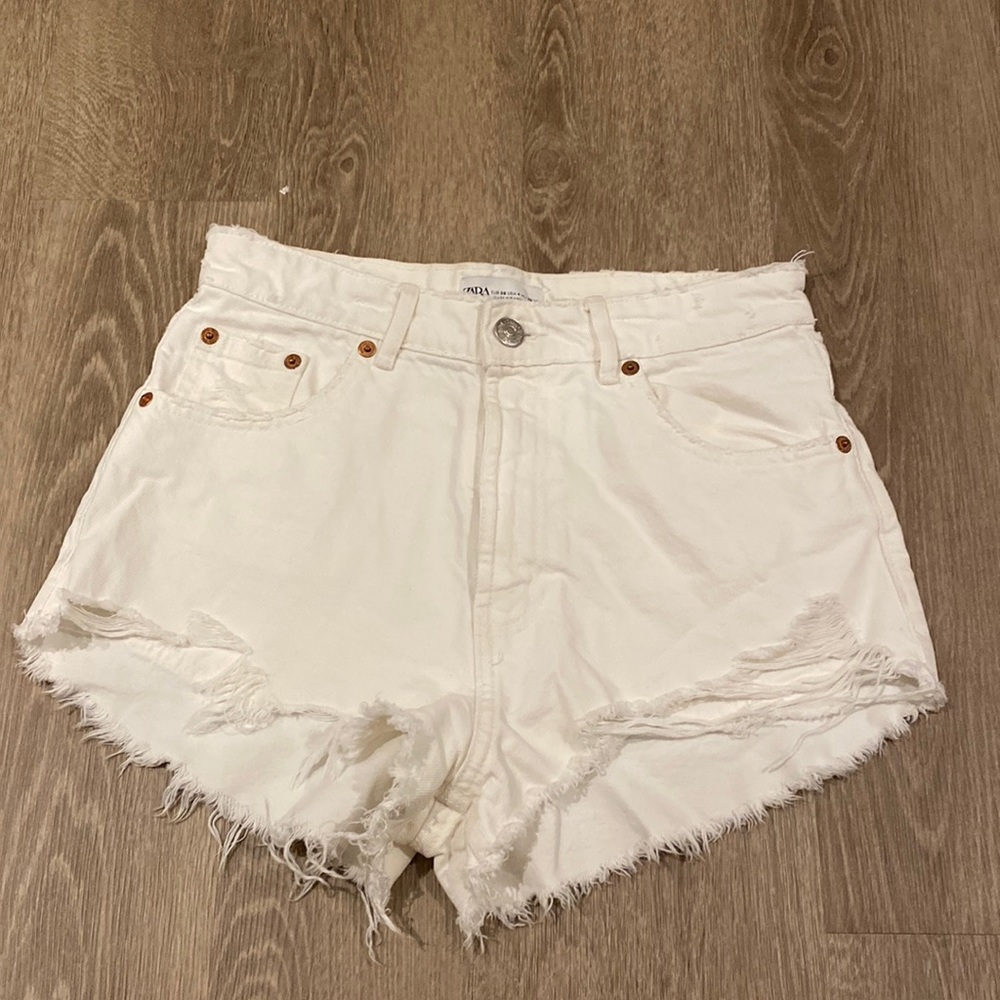 ZARA WHITE DENIM SHORTS